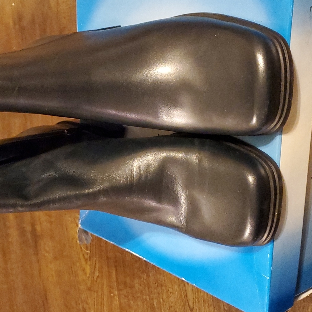 Boots - Picture 2 of 4